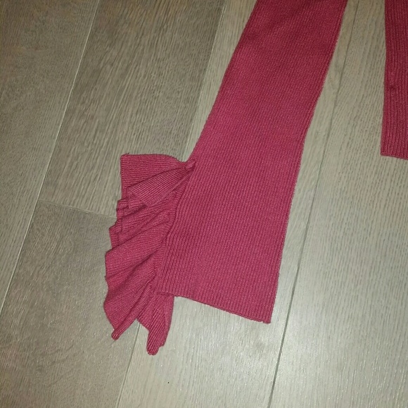 Cold Shoulder Express Sweater - Picture 4 of 4